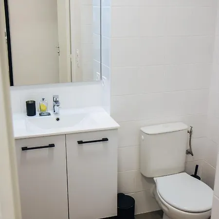 Twenty Business Flats Angely 公寓式酒店