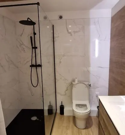 Vieux A 2min De La Apartment
