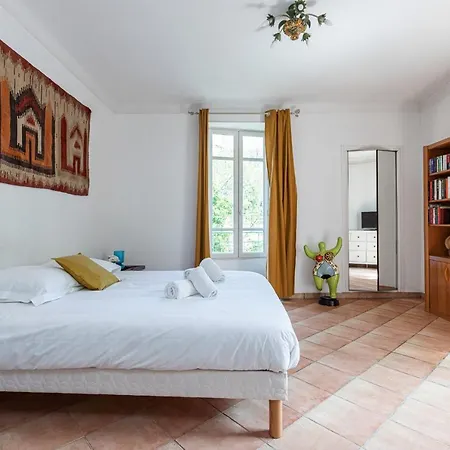 Large 2 Bdr Downtown - Ac & Terrace Lejlighed