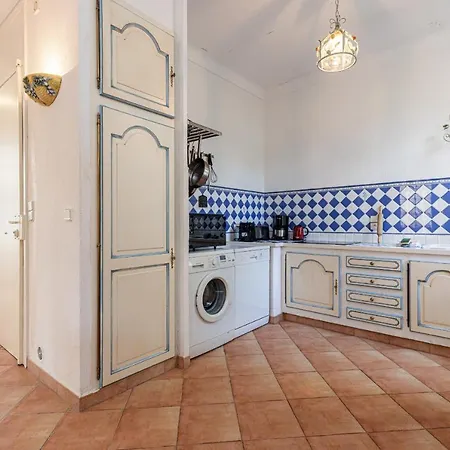 Large 2 Bdr Downtown - Ac & Terrace Lejlighed