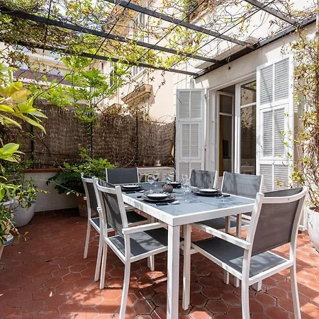 Large 2 Bdr Downtown - Ac & Terrace Lejlighed *