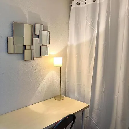 2 Pieces En Etage Eleve, Centre-ville Au Calme, Petite Vue * Nice