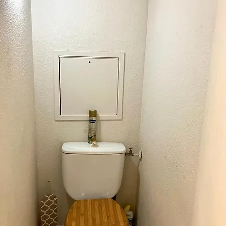 2 Pieces En Etage Eleve, Centre-ville Au Calme, Petite Vue * Nice