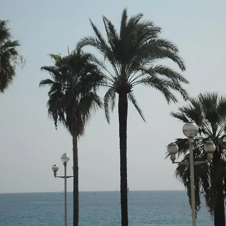 فندق Eden 2*