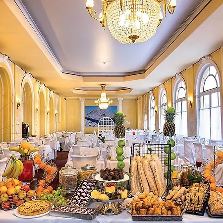 Le Royal Promenade Des 3*