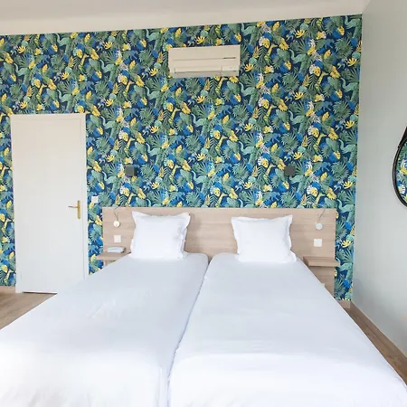 Aria Hotel 3*