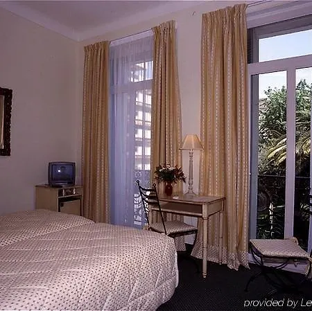 Aria Hotel 3*