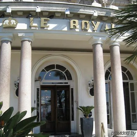 Отель Le Royal Promenade Des 3*