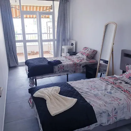 Seaside Haven: Private With Ocean View And Convenient Transport Links Bed & Breakfast *