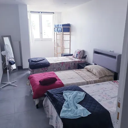 Bed & Breakfast Seaside Haven: Private With Ocean View And Convenient Transport Links