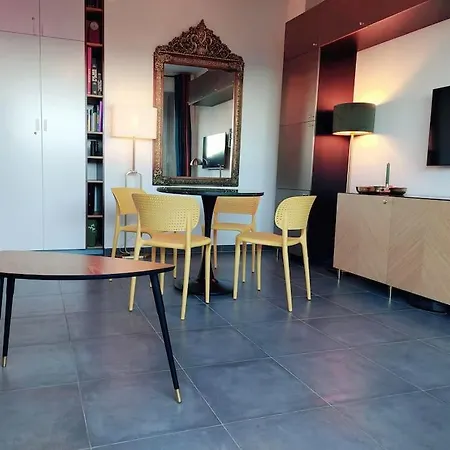 Appartement Grand Studio Avec Terrasse A 20 Metres De La Plage *