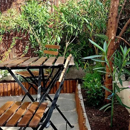 Grand Studio Avec Terrasse A 20 Metres De La Plage Appartement *