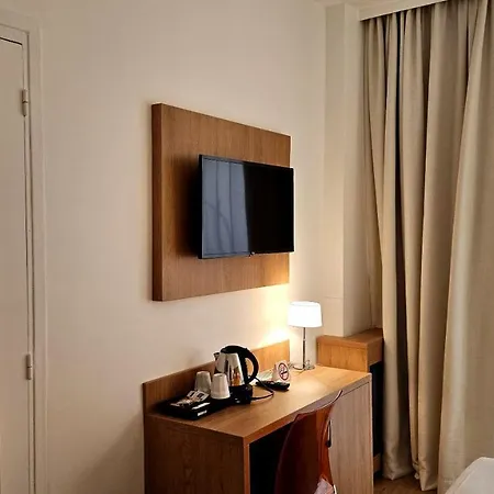 Carlton Nice, Fully Renovated