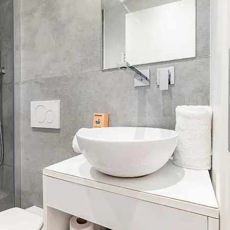 Garibaldi Square - Cosy 1bdr In The Old Town