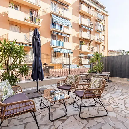 Large Terrace 1 Bdr Near Garibaldi Square Lägenhet