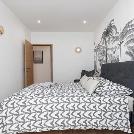 La Casa Reine Jeanne- Pres De La Gare - Wifi - Parking - Neuf Et Confort Appartement *