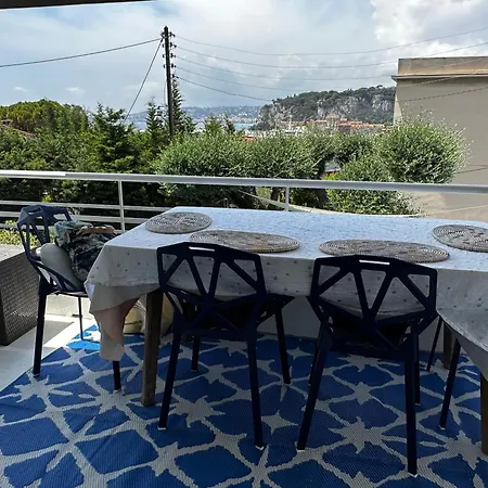 Iris Villa Niza