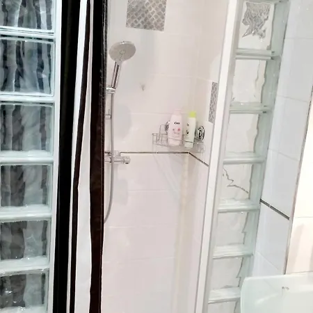 Bonaparte, Bienvenue Dans Le Quartier Du Port, Le Quartier De Avec Son Ambiance Estivale Qui Respire Les Vacances, Rafraichissement Garantie Pour Arrivee Toute En Douceur Lejlighed Nice