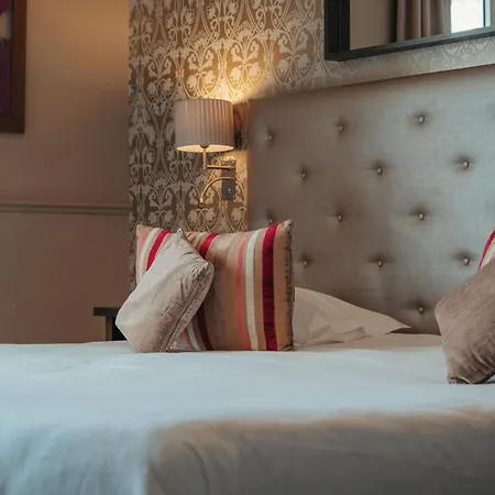 Отель Le Royal Promenade Des 3*