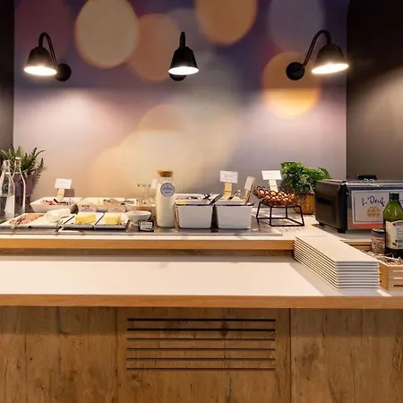 Ibis Centre Notre Dame מלון 3*