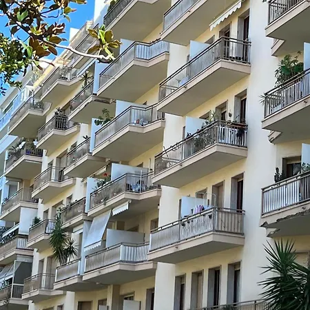 Center Aviva's-home * Nice