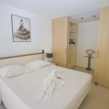 Sea Front Palace Promenade Apartment *