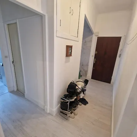 Pret De La Apartment