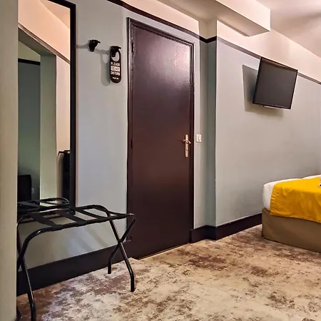 Hotel De France, Un Ammi