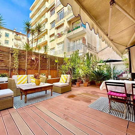 Large Magnificent Terrace Apartment *