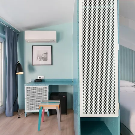 Ozz Hostal Niza