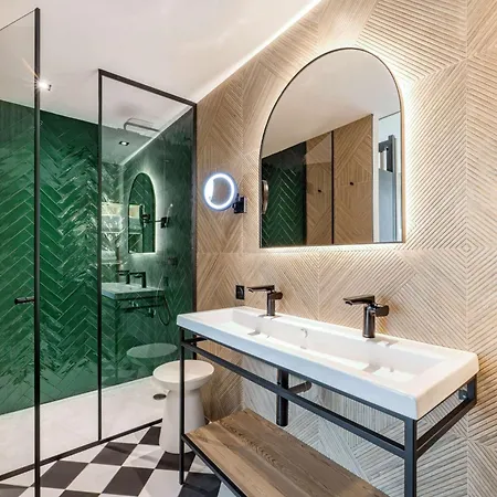 Hotel Doubletree By Hilton Centre Iconic 4*