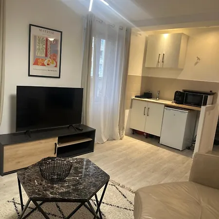 Apartment Carras *