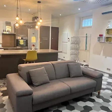 Idealement Situe Apartment