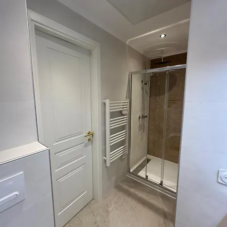 Extraordinaire Grand Au Centre 6 Minutes A Pied De La Et L'hotel Negresco Apartment *