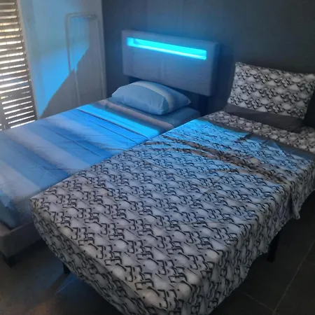 Bed and breakfast Privative Renove 2024, Climatisation, Tramway Sur Place , 12 Min Centre, 16 Min Plage, Apercu Lateral Mer, 2 Wc Avec 2 Salle De Bain, Private Renovated 2024, Air-conditioned , Tram On Spot, 2 Toilets And 2 Bathrooms