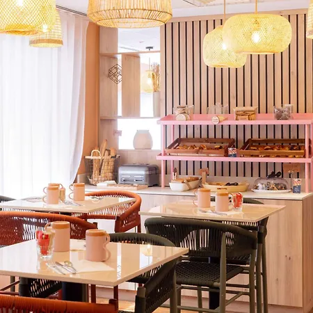 Mercure Centre Notre Dame Hotell 4*