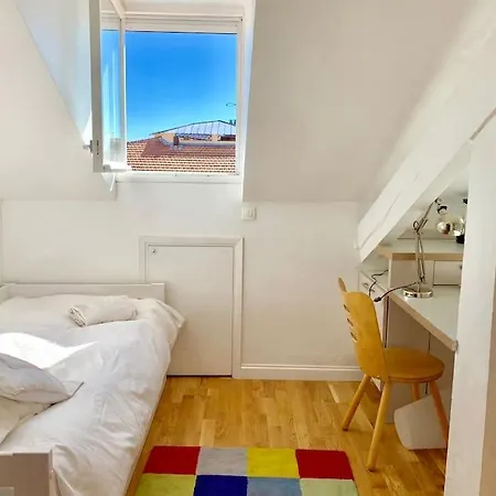 Renovated Chic Location *