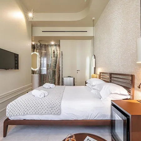 Hotel Naomi