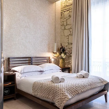 Hotel Naomi *