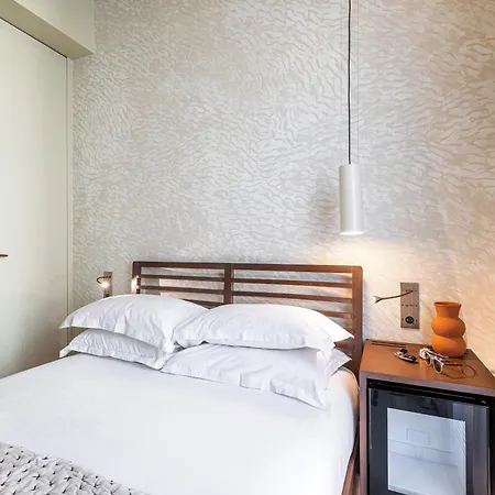 Hotel Naomi