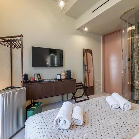 Hotel Naomi *