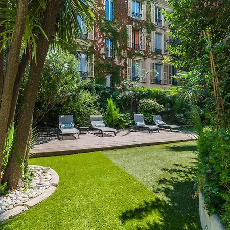 Victoria Hotel 4*