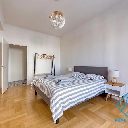Apartment Golden Square Nice