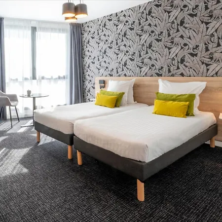 Nemea Arenas Aeroport Aparthotel 4*