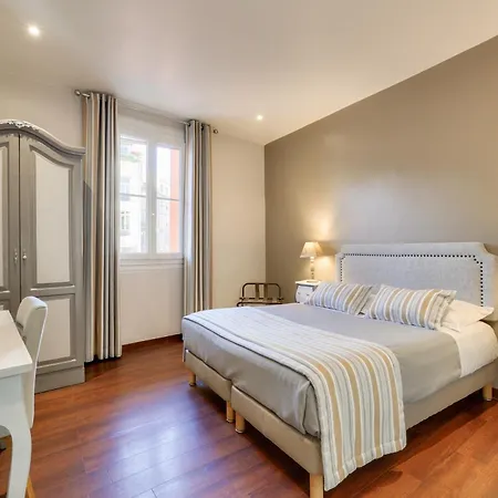 Lepante Hotell 2*