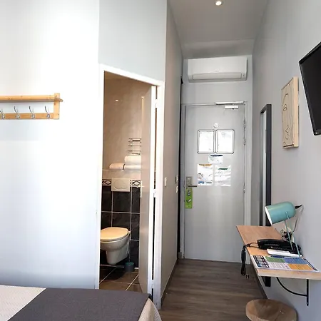 H33 Hotel 2*