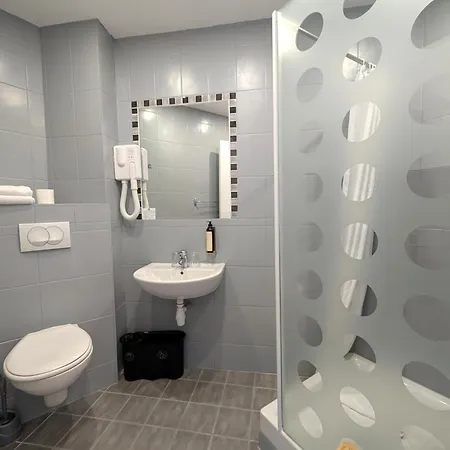 Hotel H33 2*