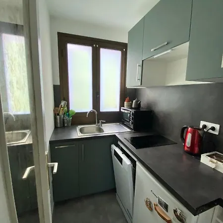 Promenade-85 Waterfront Air-conditioned Apartment *