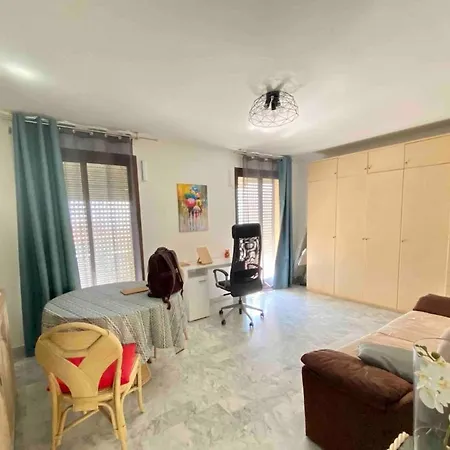 Promenade-85 Waterfront Air-conditioned Apartment *