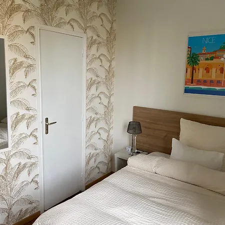 Logis Victorine Hotel 2*